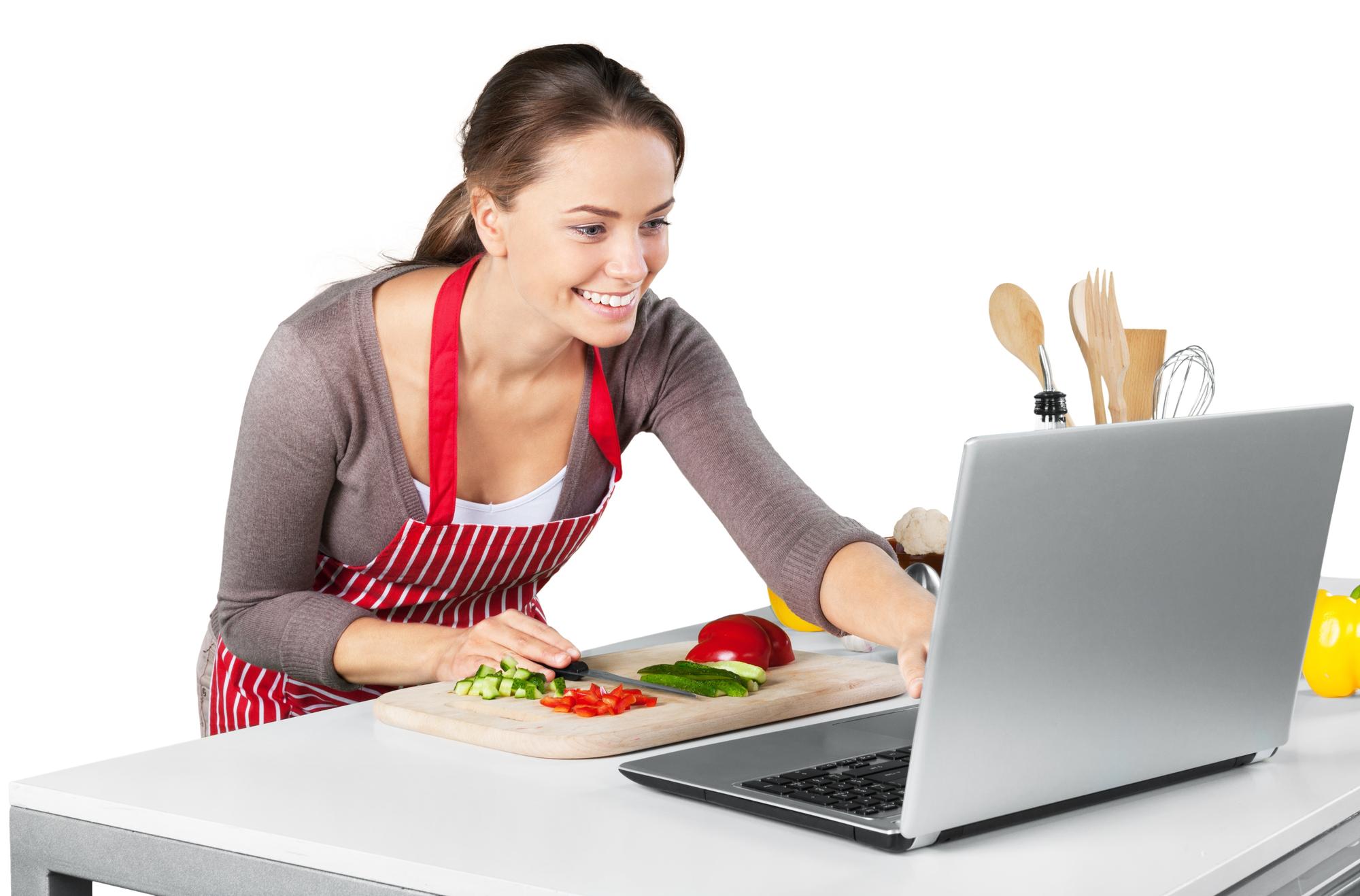 Chef enseñando en pantalla durante clase online